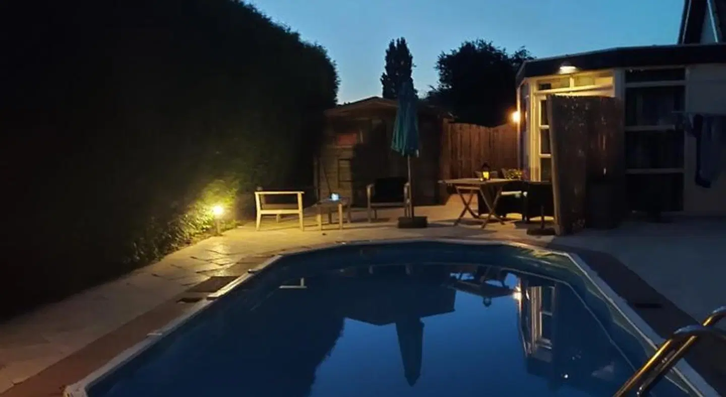 Santis Bed En Breakfast OUTDOOR_POOL