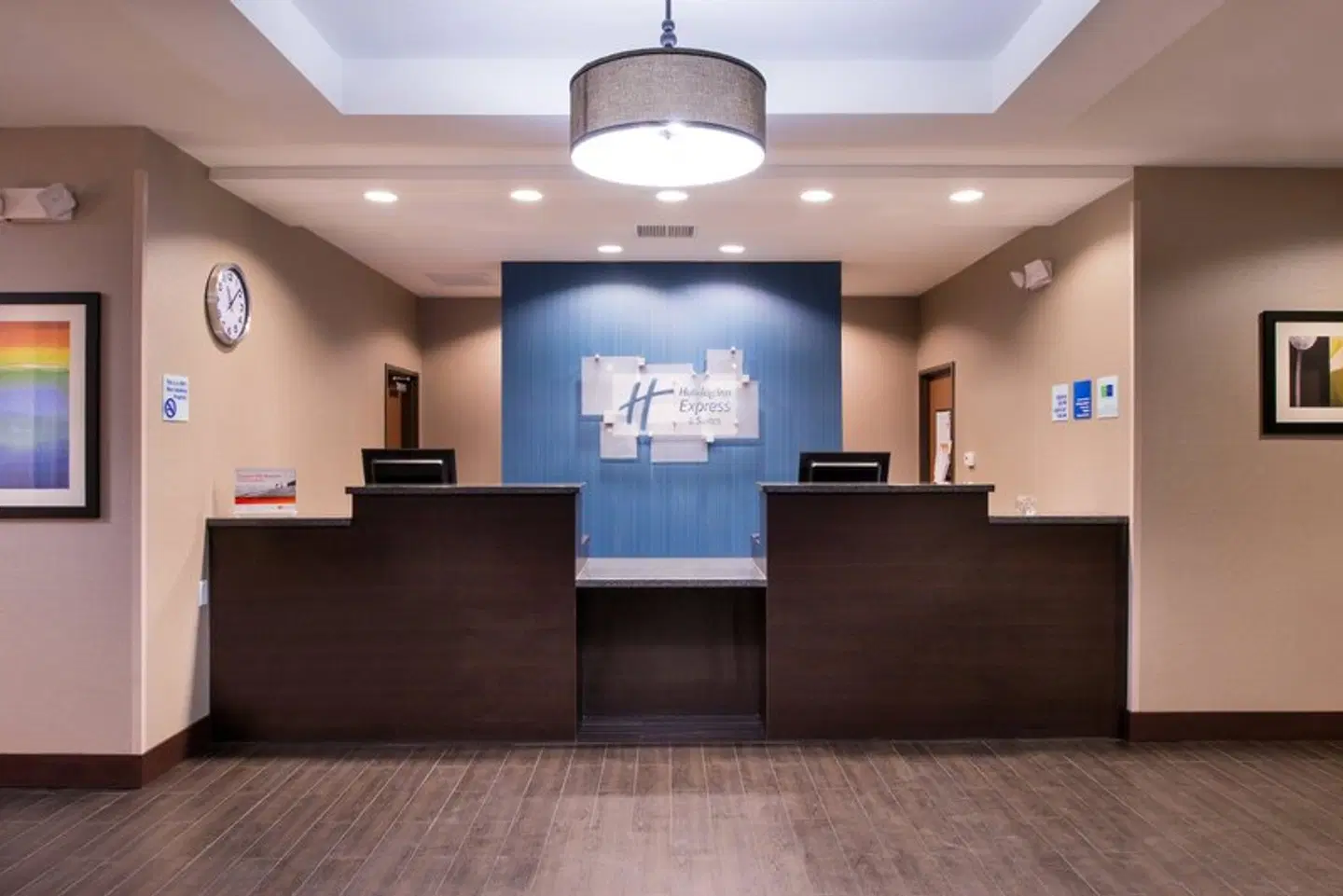 Holiday Inn Express & Suites Bakersfield Airport by IHG LOUNGE_LOBBY