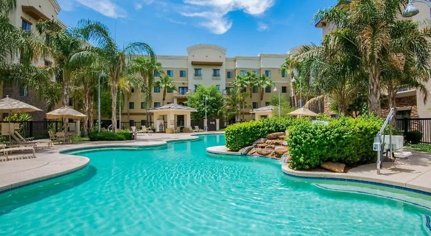 Holiday Inn Express & Suites Phoenix - Glendale Sports Dist by IHG OUTDOOR_POOL
