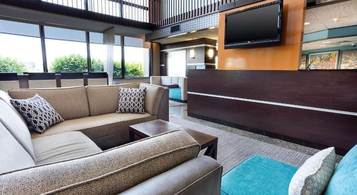 Drury Inn & Suites Kansas City Airport ROOM_EXAMPLE