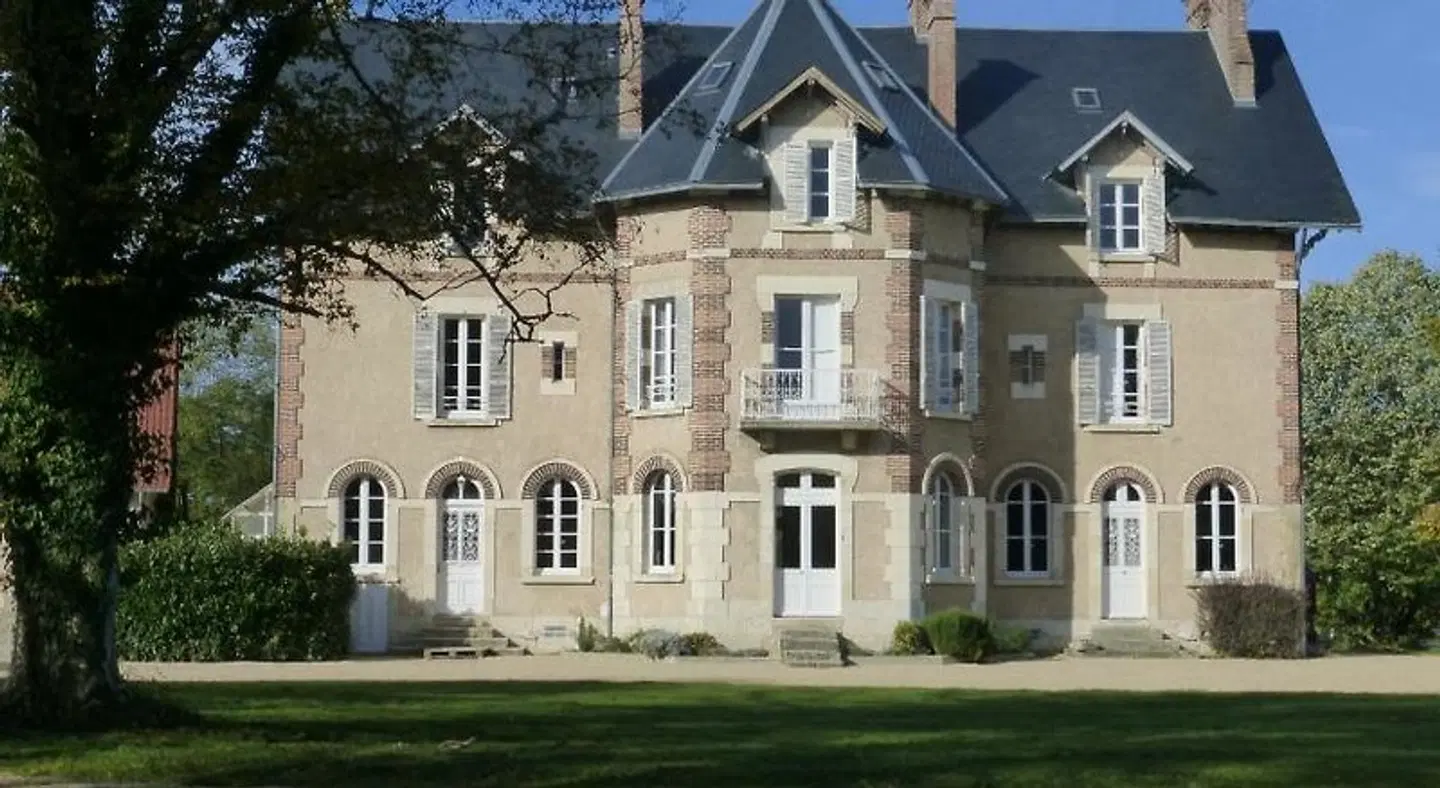 Chateau de la Brosse EXTERIOR