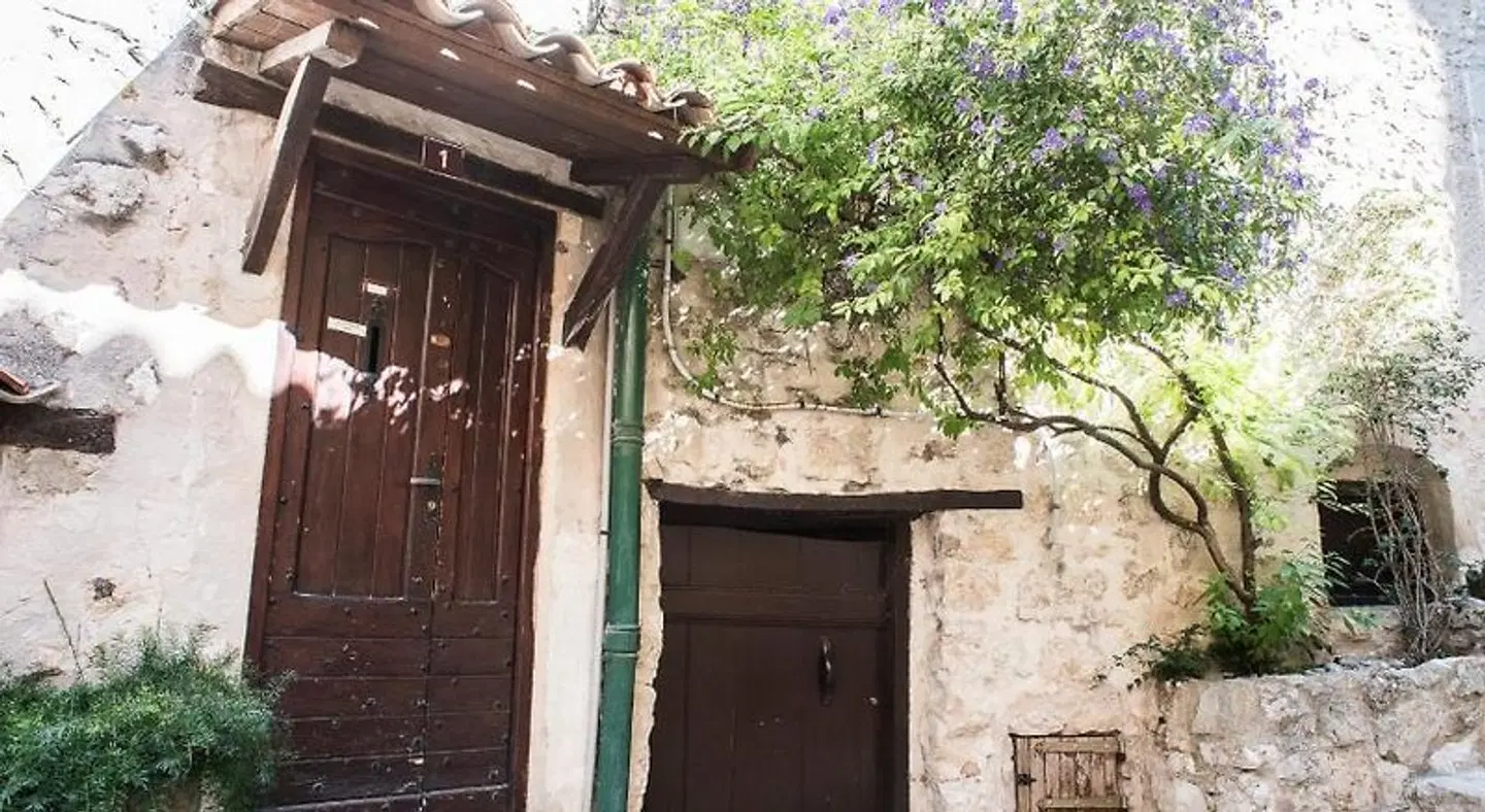 Carpe Diem EXTERIOR