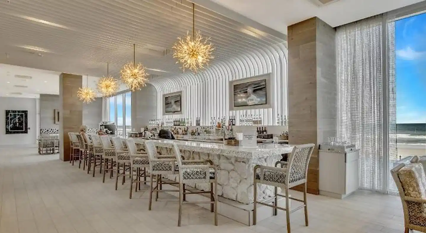Daytona Grande Oceanfront Resort Bar