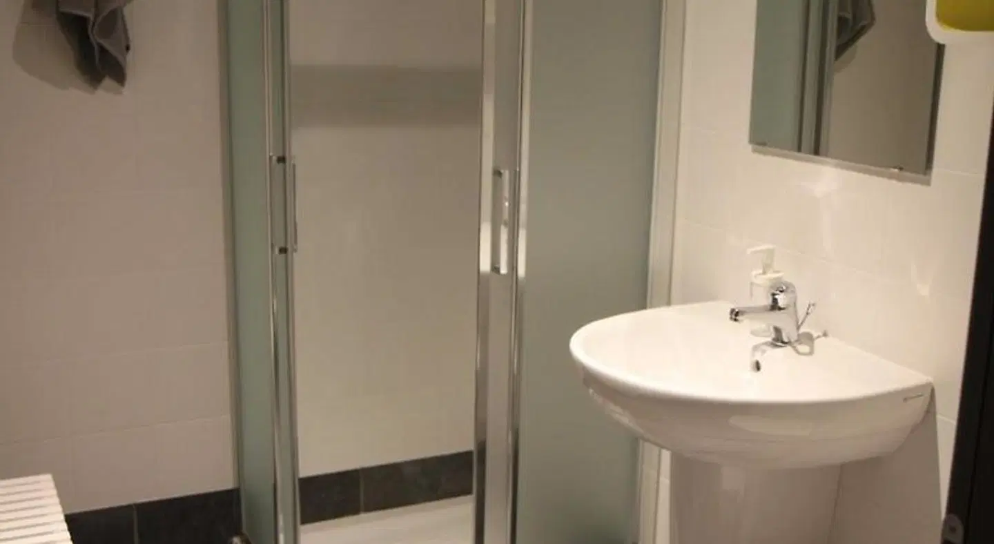 Ostello Alfieri 2 Badezimmer