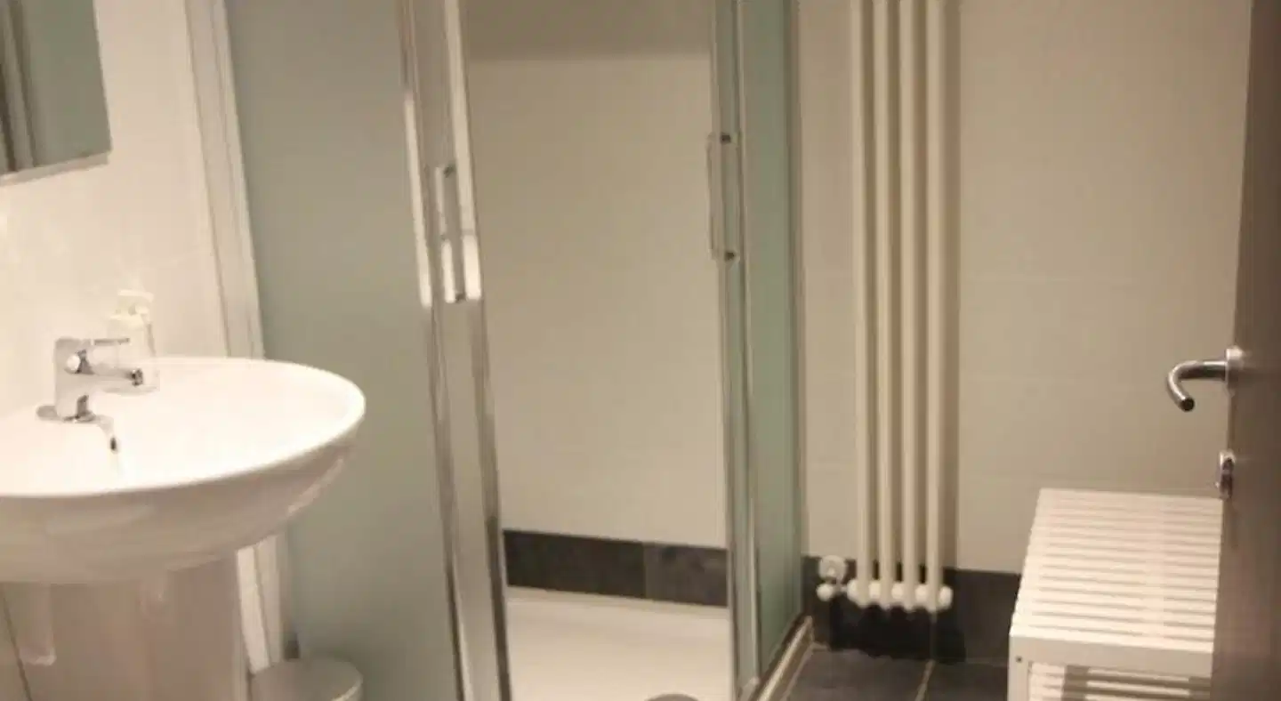 Ostello Alfieri 2 Badezimmer