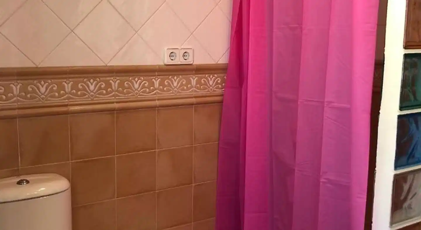 Duque Nest Hostel Badezimmer