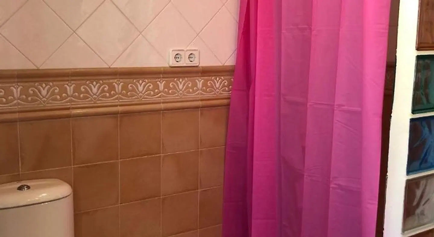 Duque Nest Hostel Badezimmer