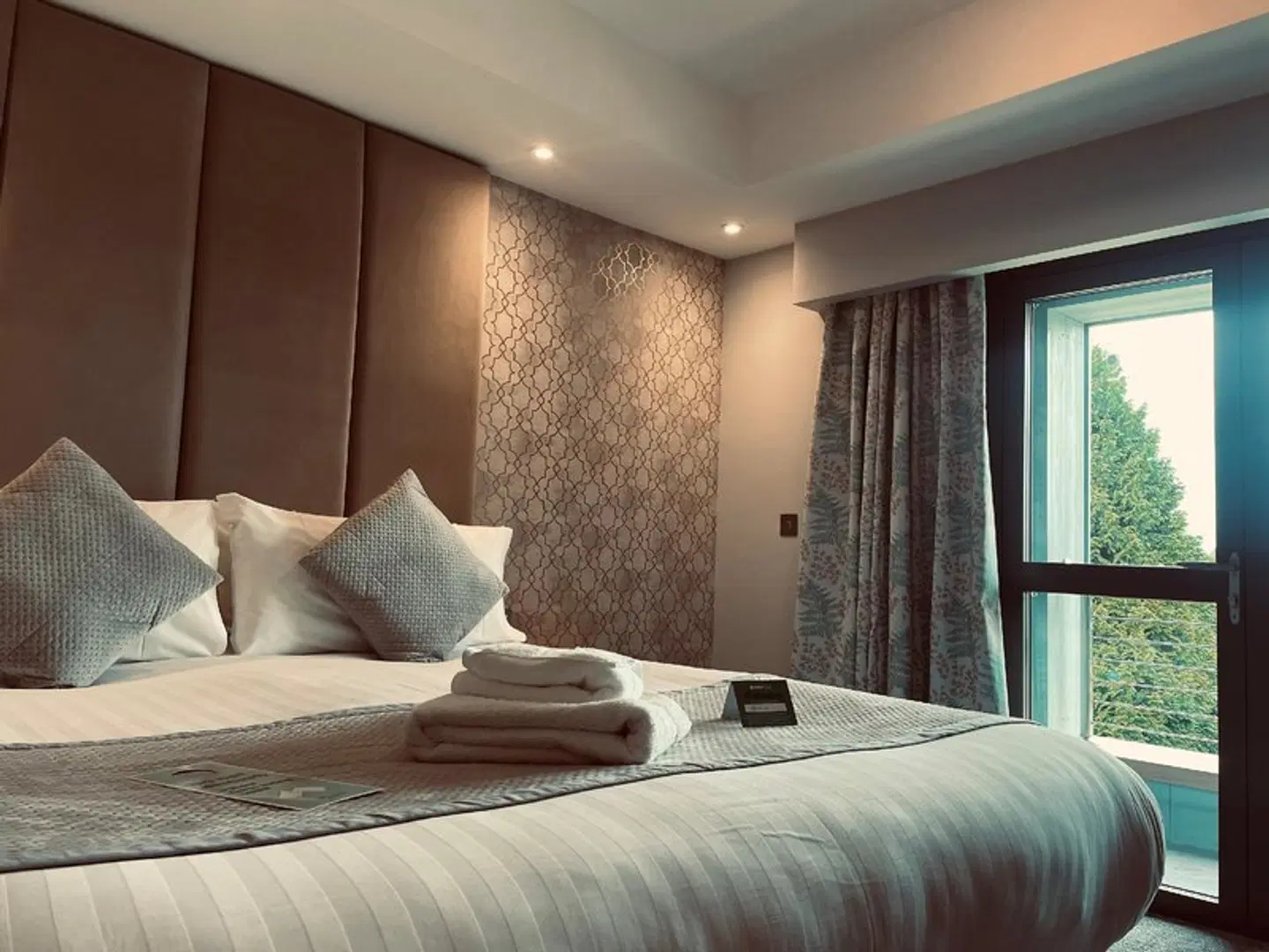 Boston West Hotel ROOM_EXAMPLE