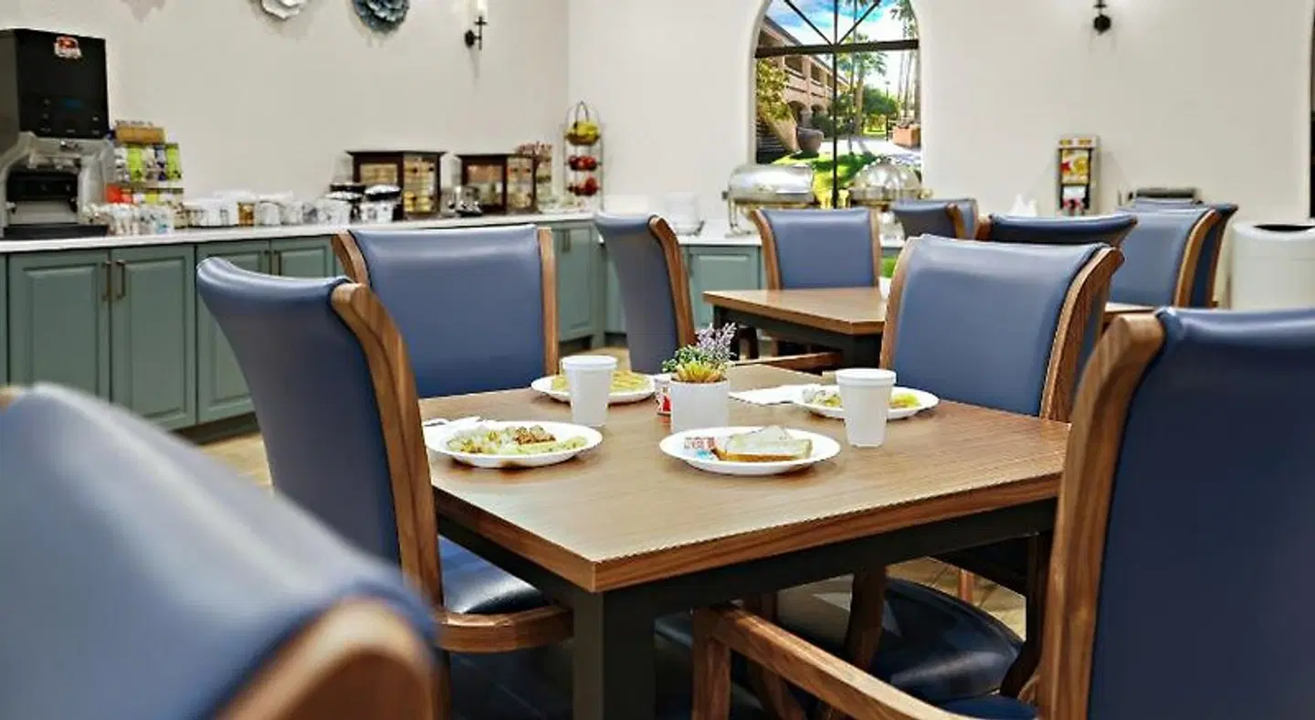 La Fuente Inn & Suites Restaurant