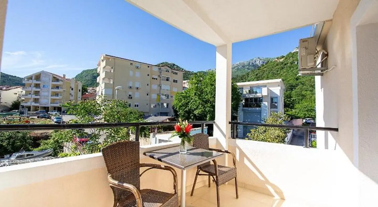 Saki Apartments Budva Terrasse