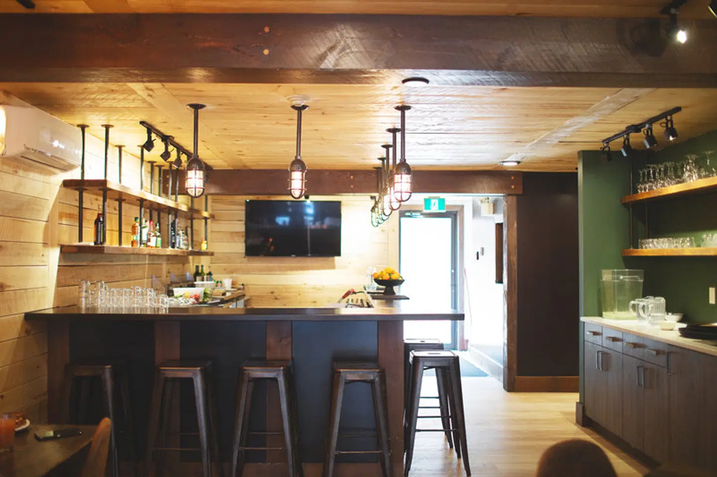 Lakehouse Bar
