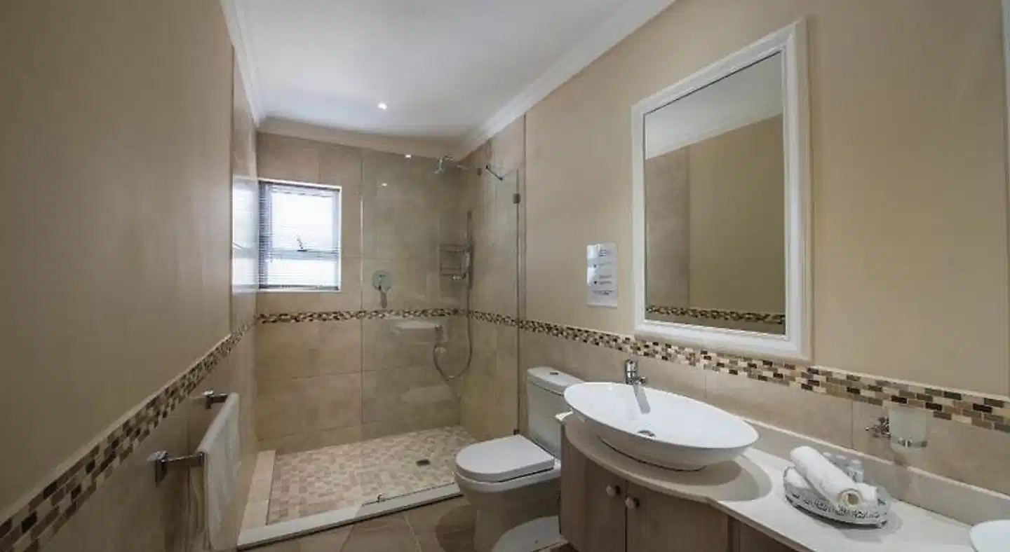 52 on Fish Hoek Badezimmer