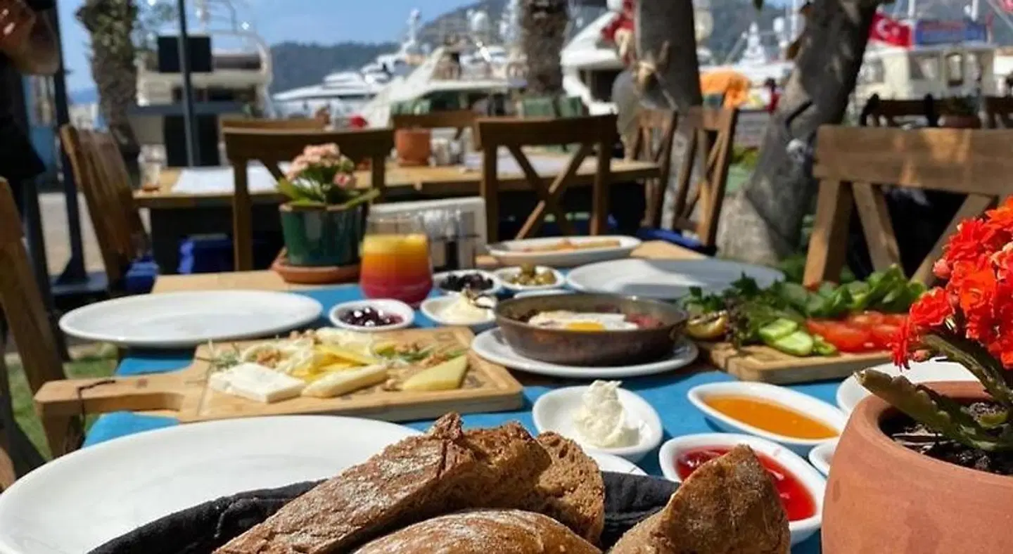 Unlu Hotel Terrasse