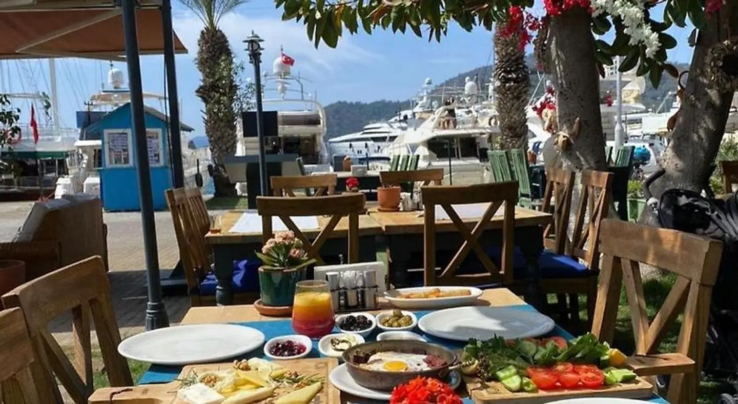 Unlu Hotel Terrasse