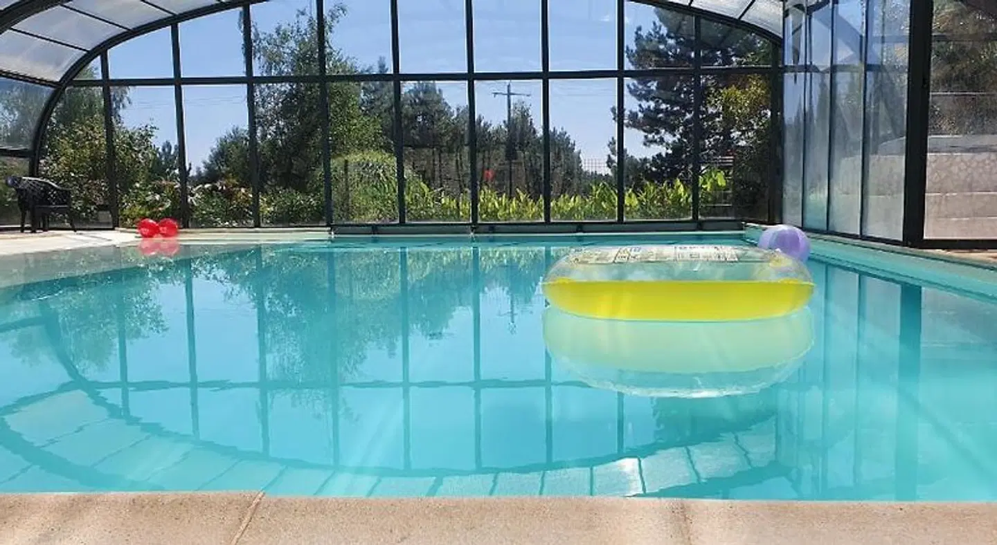 La Ferme de Couffy Hallenbad