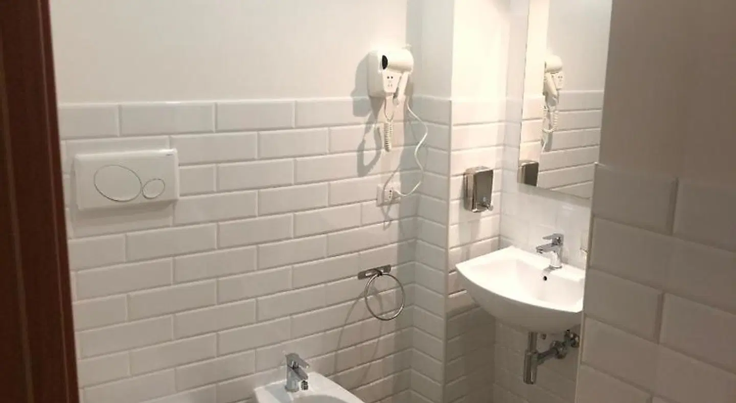 Rent Rooms Colosseum Badezimmer