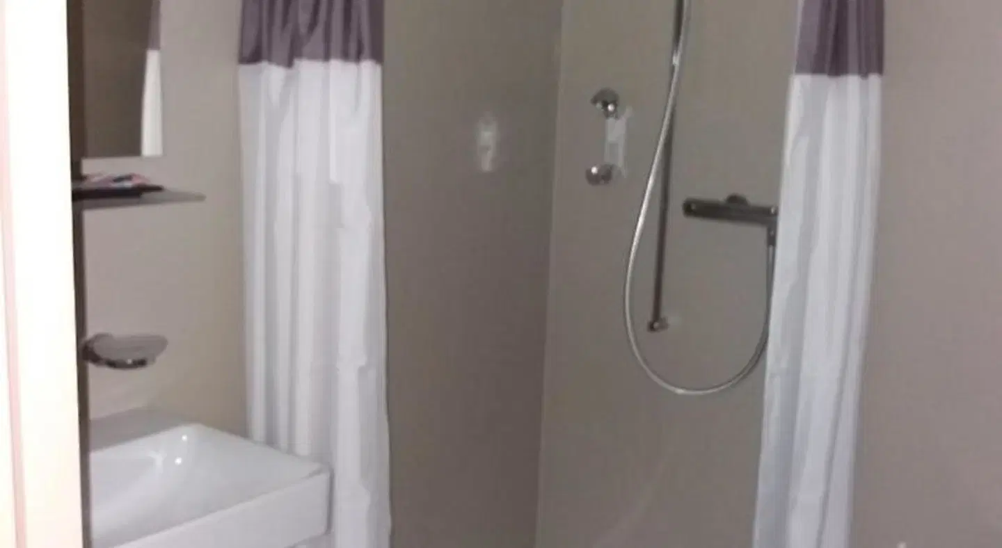 Hotel Garni Frohsinn Badezimmer