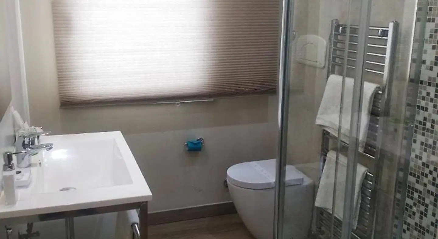 5H Room & Breakfast Badezimmer