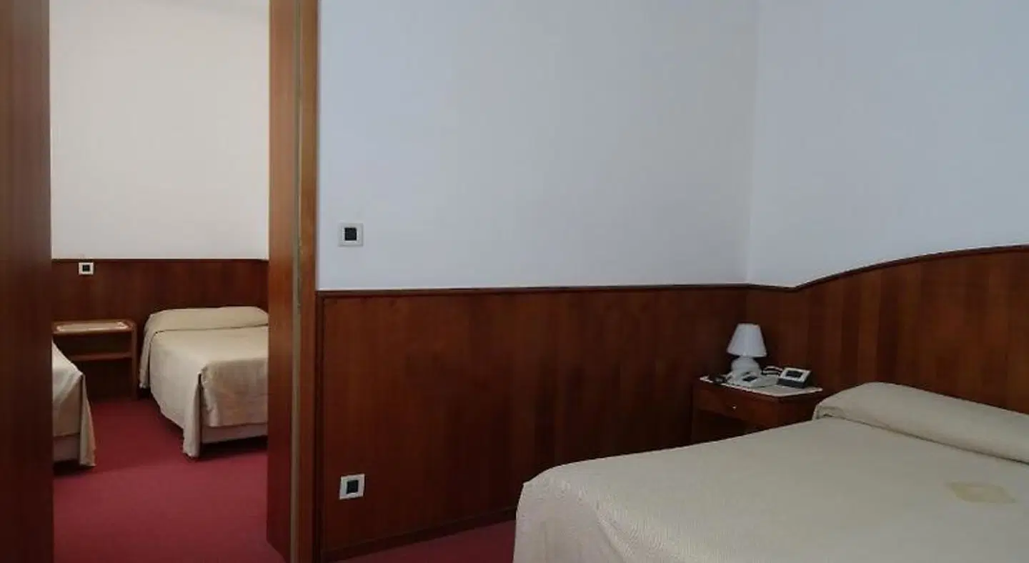 Roma ROOM_EXAMPLE