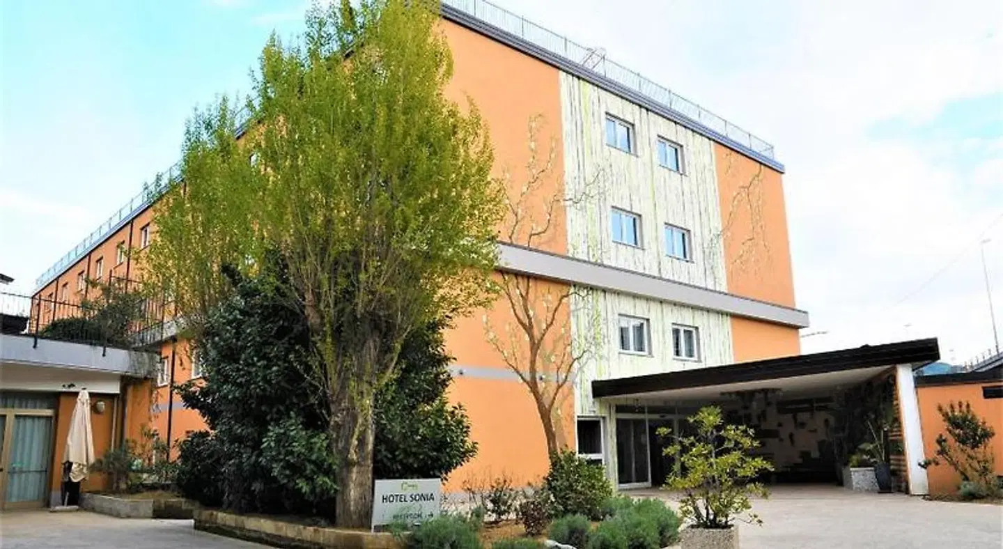 Hotel Sonia EXTERIOR