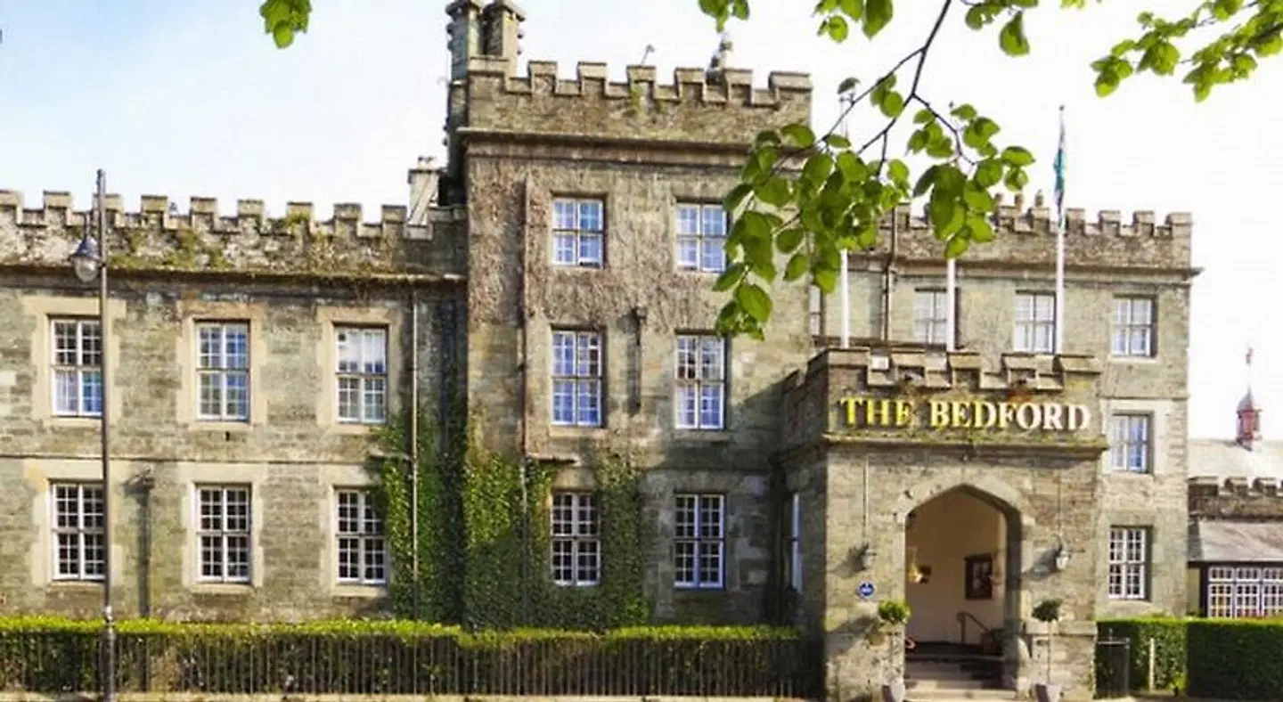 Bedford Hotel EXTERIOR