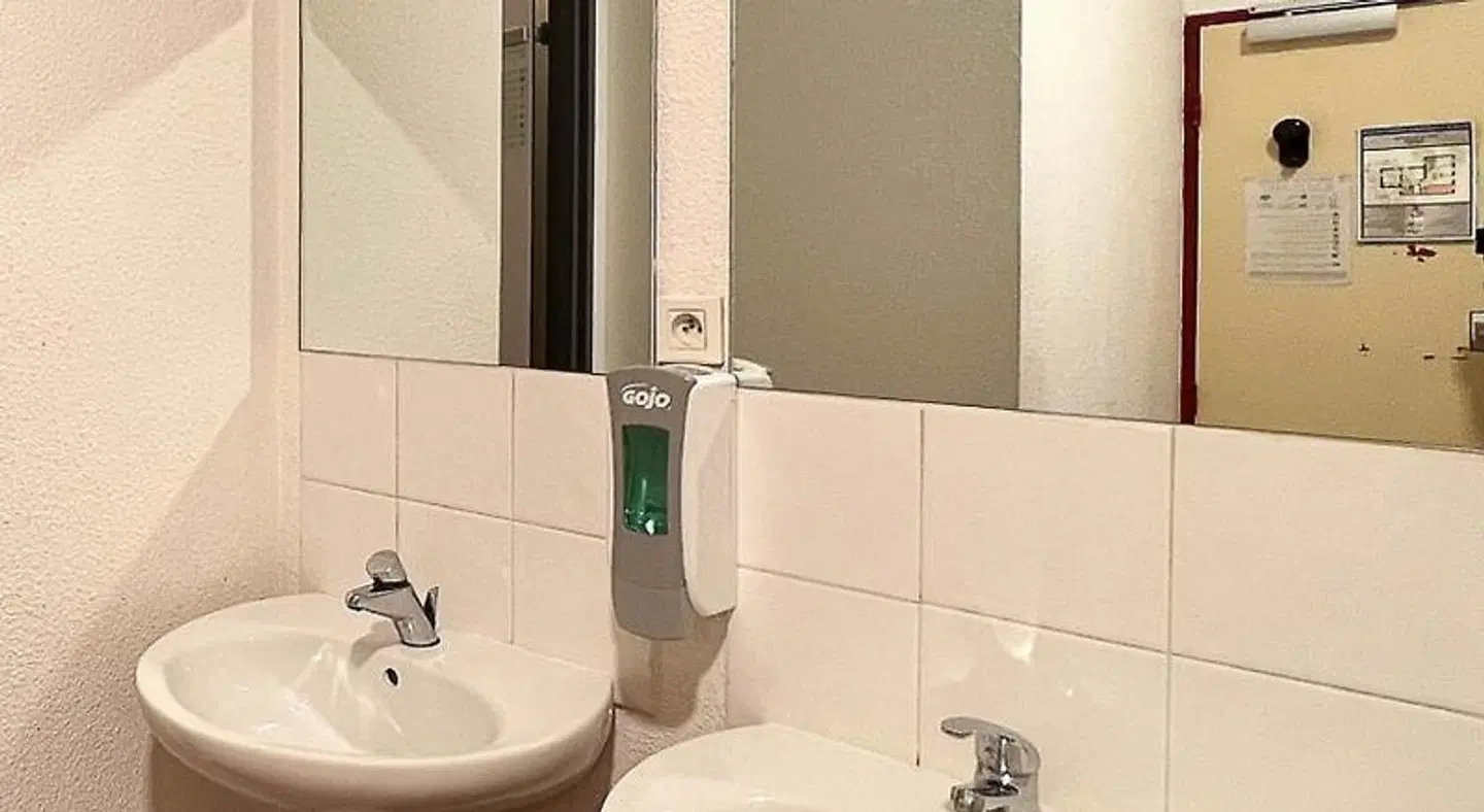 Auberge de Jeunesse HI Nice - Les Camélias Badezimmer