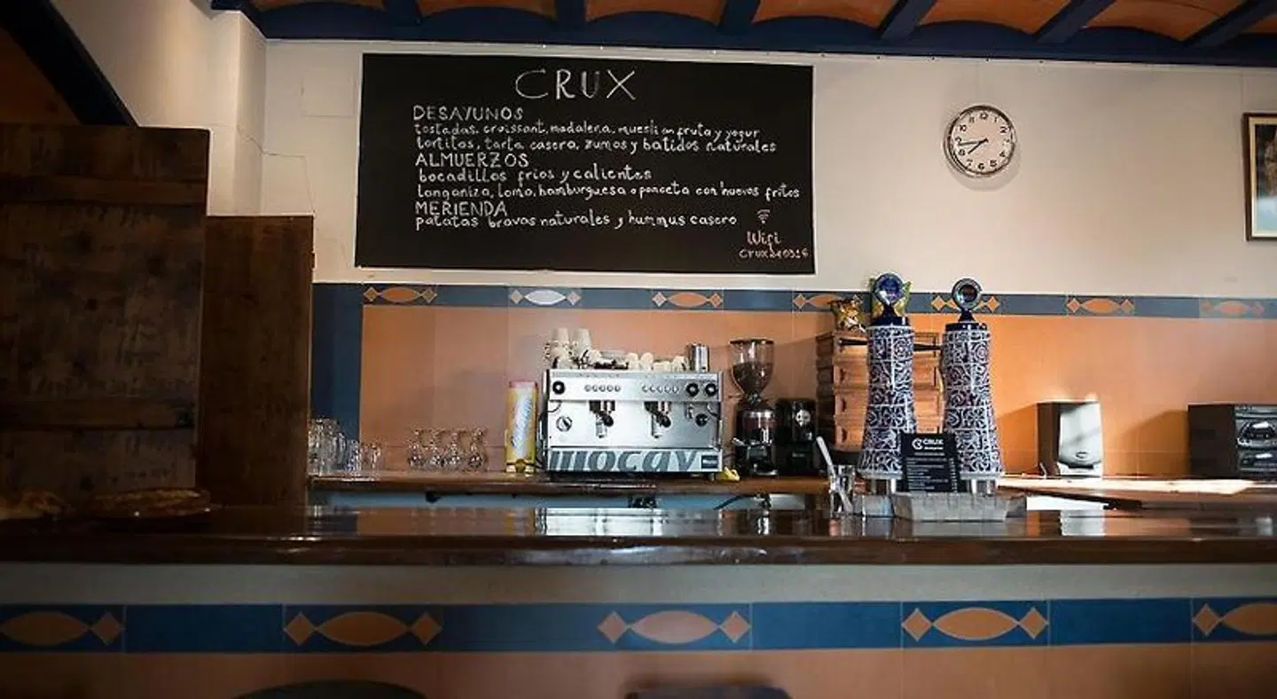 Crux Albergue Bar