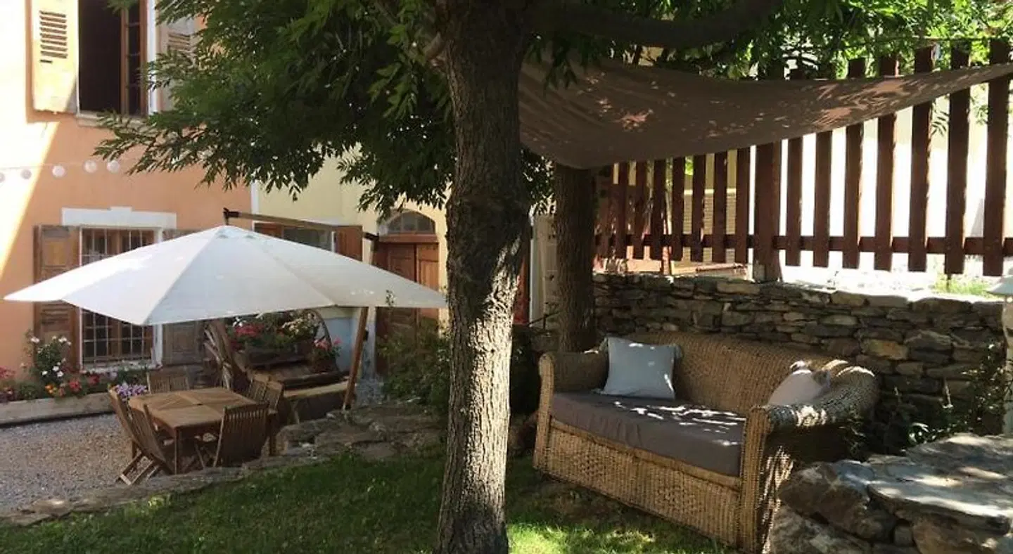 Le Val d'Ailleurs Terrasse