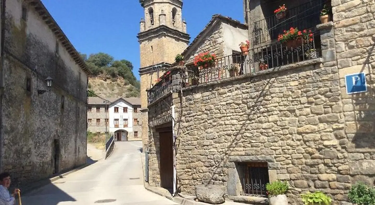 Fonda Carrera EXTERIOR