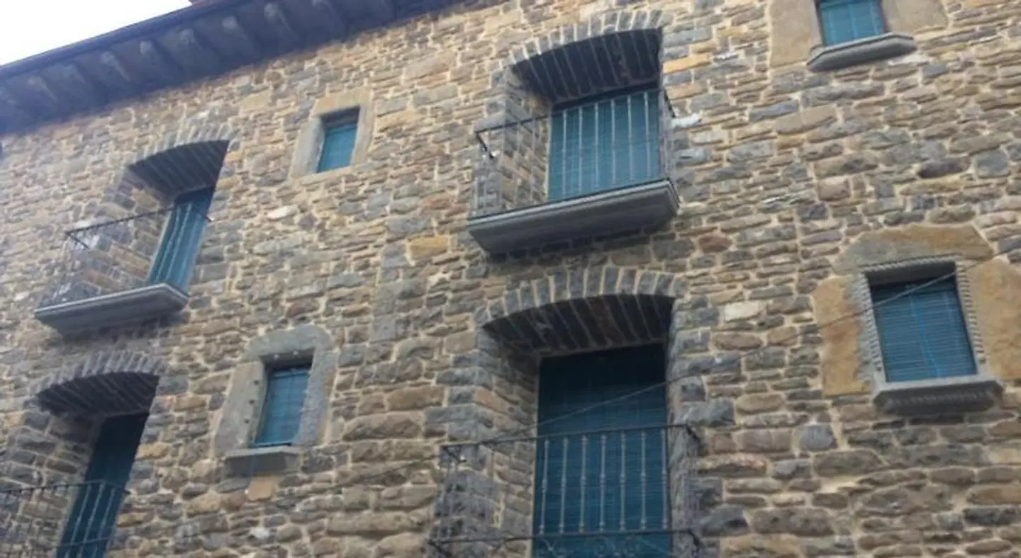 Fonda Carrera EXTERIOR
