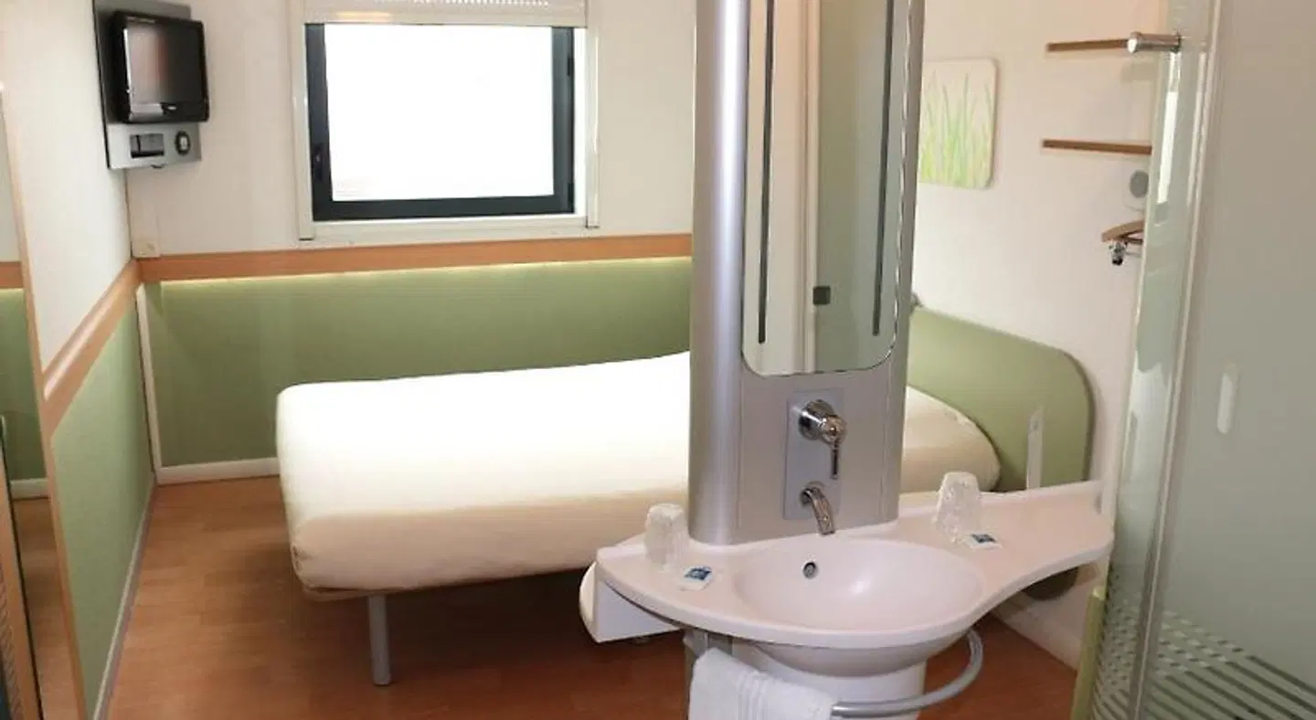 ibis budget Castelnaudary Badezimmer