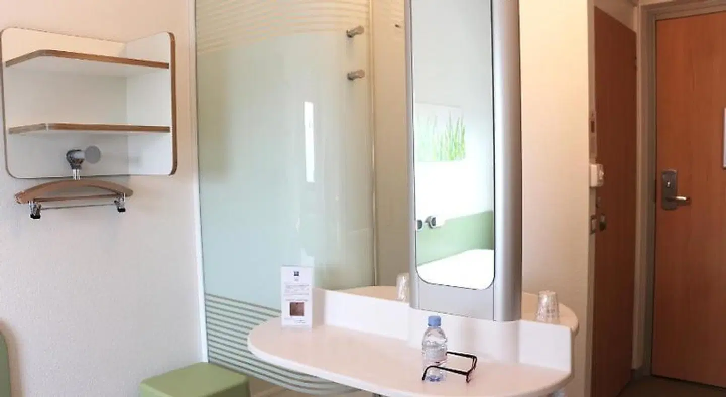 ibis budget Castelnaudary Badezimmer