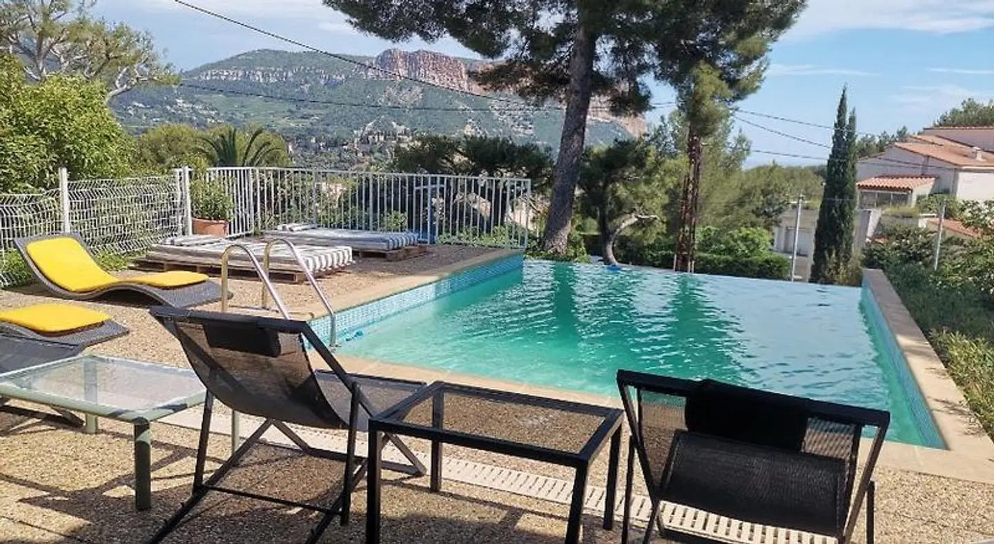 CASSIS HOSTEL Les Heures Claires OUTDOOR_POOL