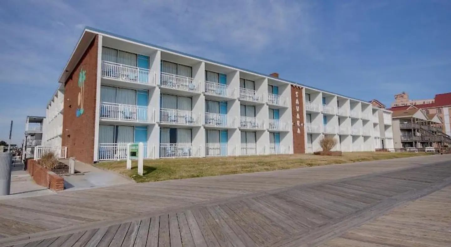 Sahara Motel EXTERIOR