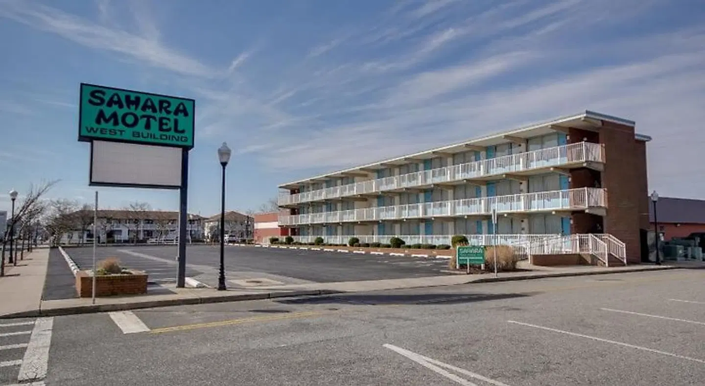 Sahara Motel EXTERIOR