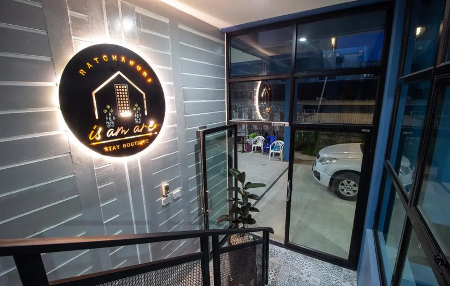 OYO 75397 Is Am Are Stay Boutique Badezimmer
