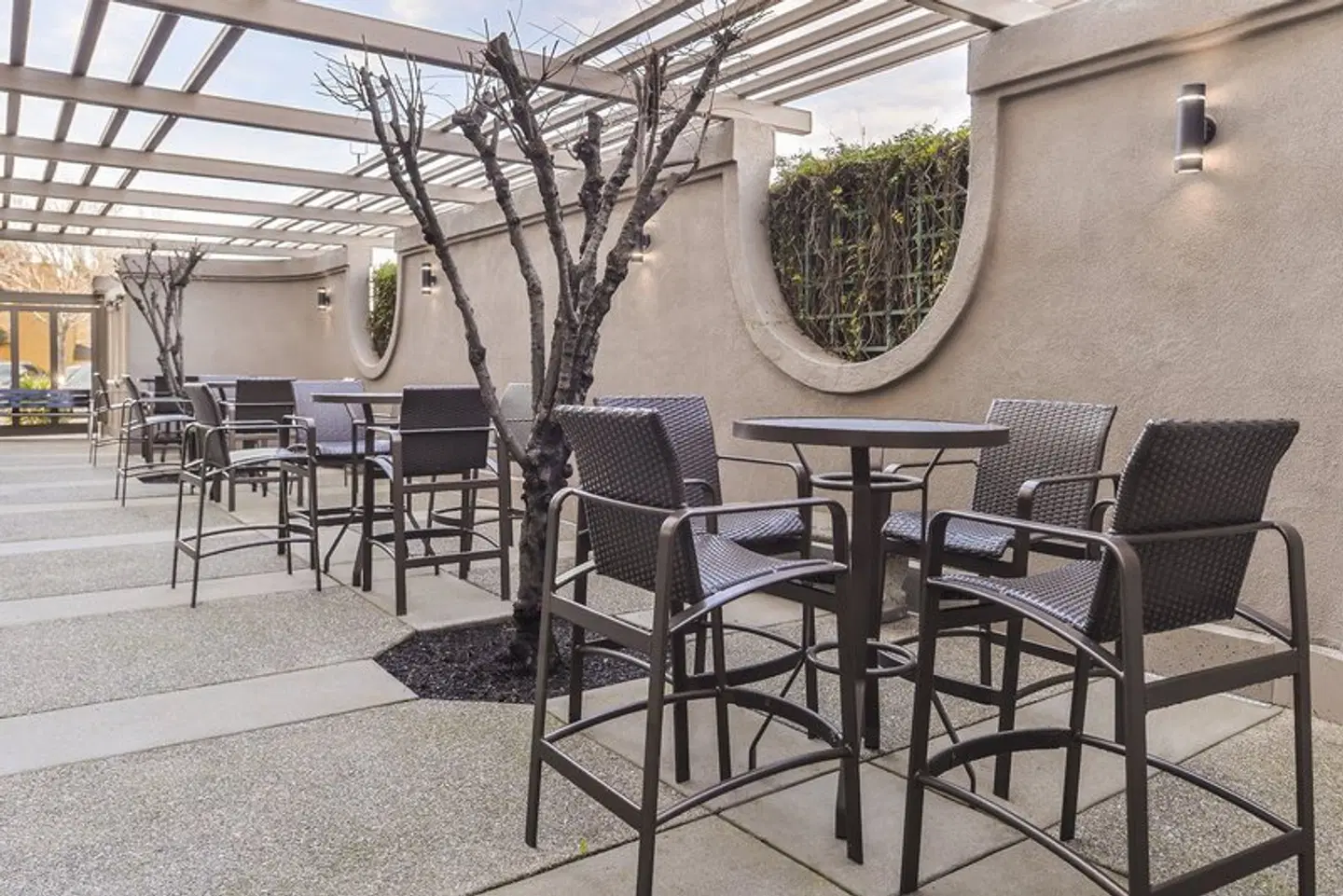 Holiday Inn Express & Suites Elk Grove Central - HWY 99 by IHG Terrasse