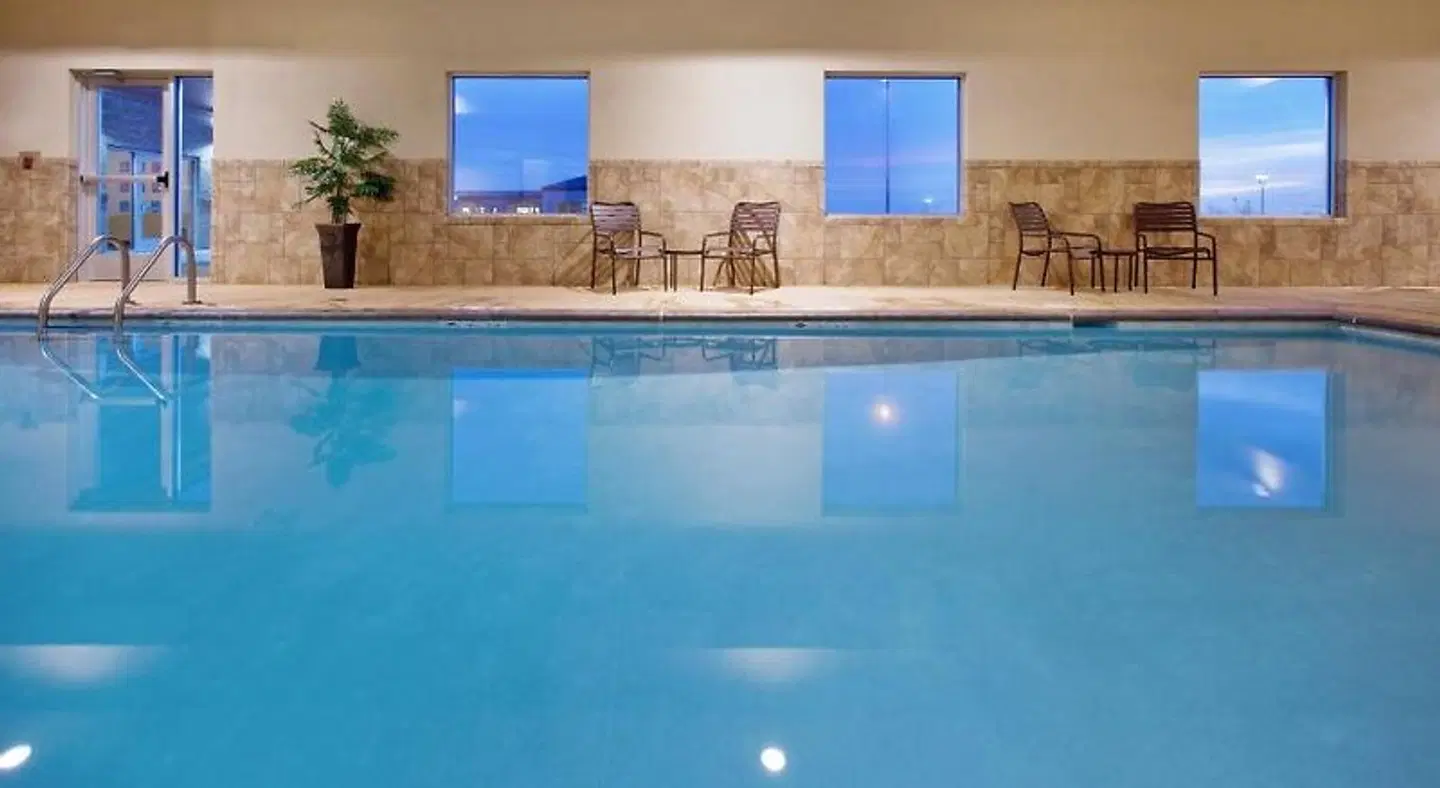 Holiday Inn Lincoln Southwest by IHG Hallenbad