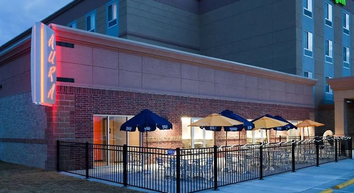 Holiday Inn Lincoln Southwest by IHG OUTDOOR_POOL