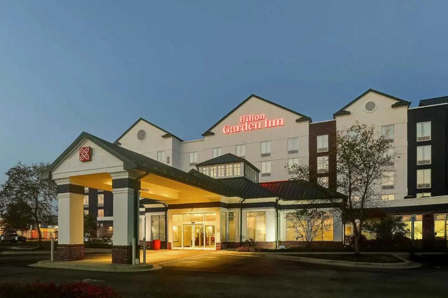 Hilton Garden Inn Indianapolis Airport EXTERIOR