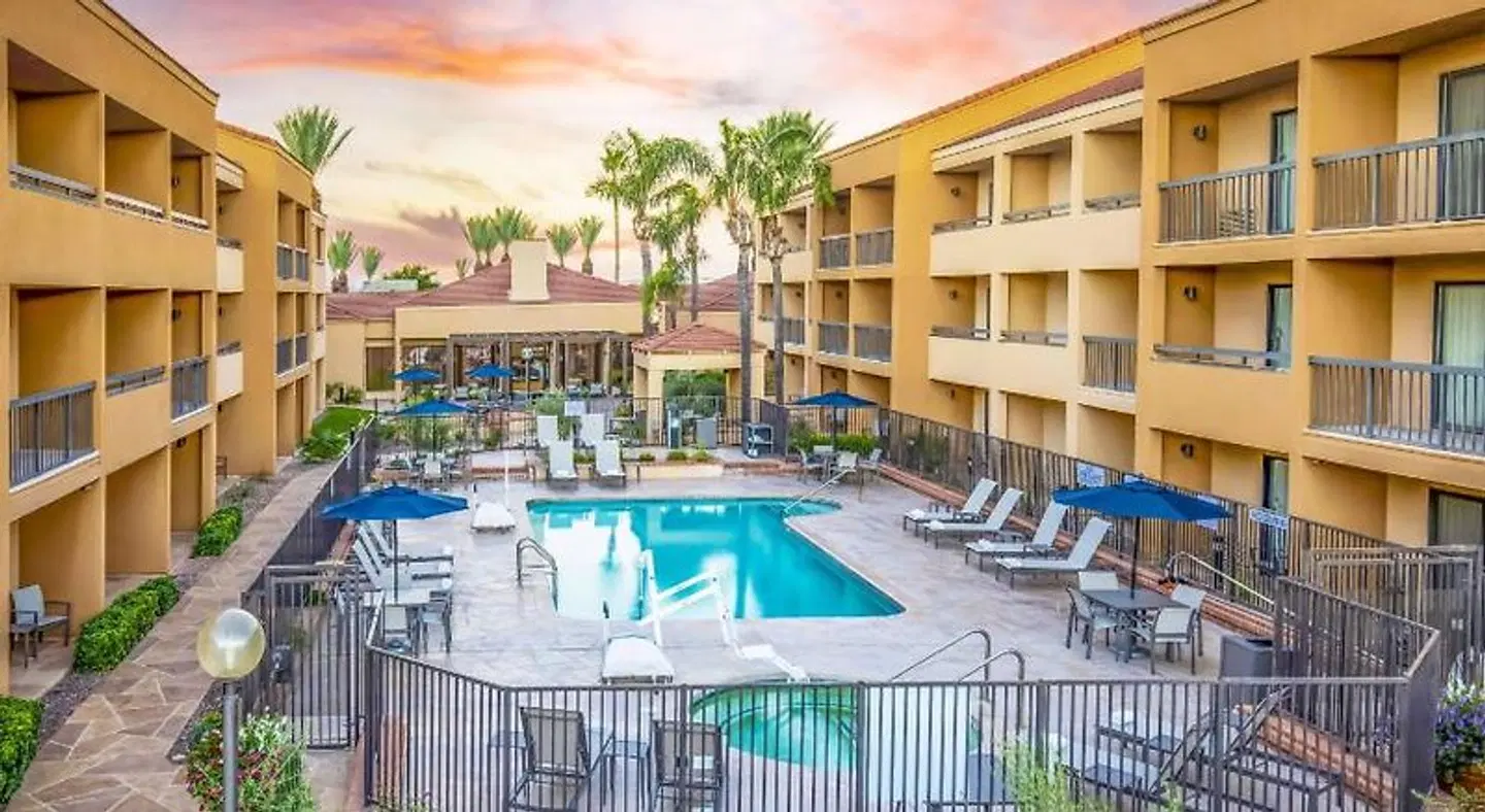 Courtyard by Marriott Tucson Airport OUTDOOR_POOL