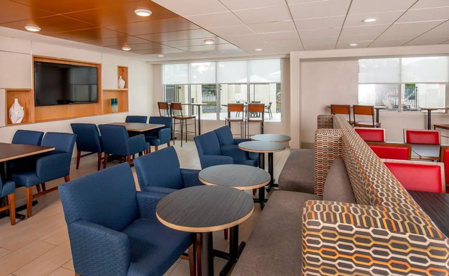 Holiday Inn Express Chesapeake - Norfolk by IHG LOUNGE_LOBBY