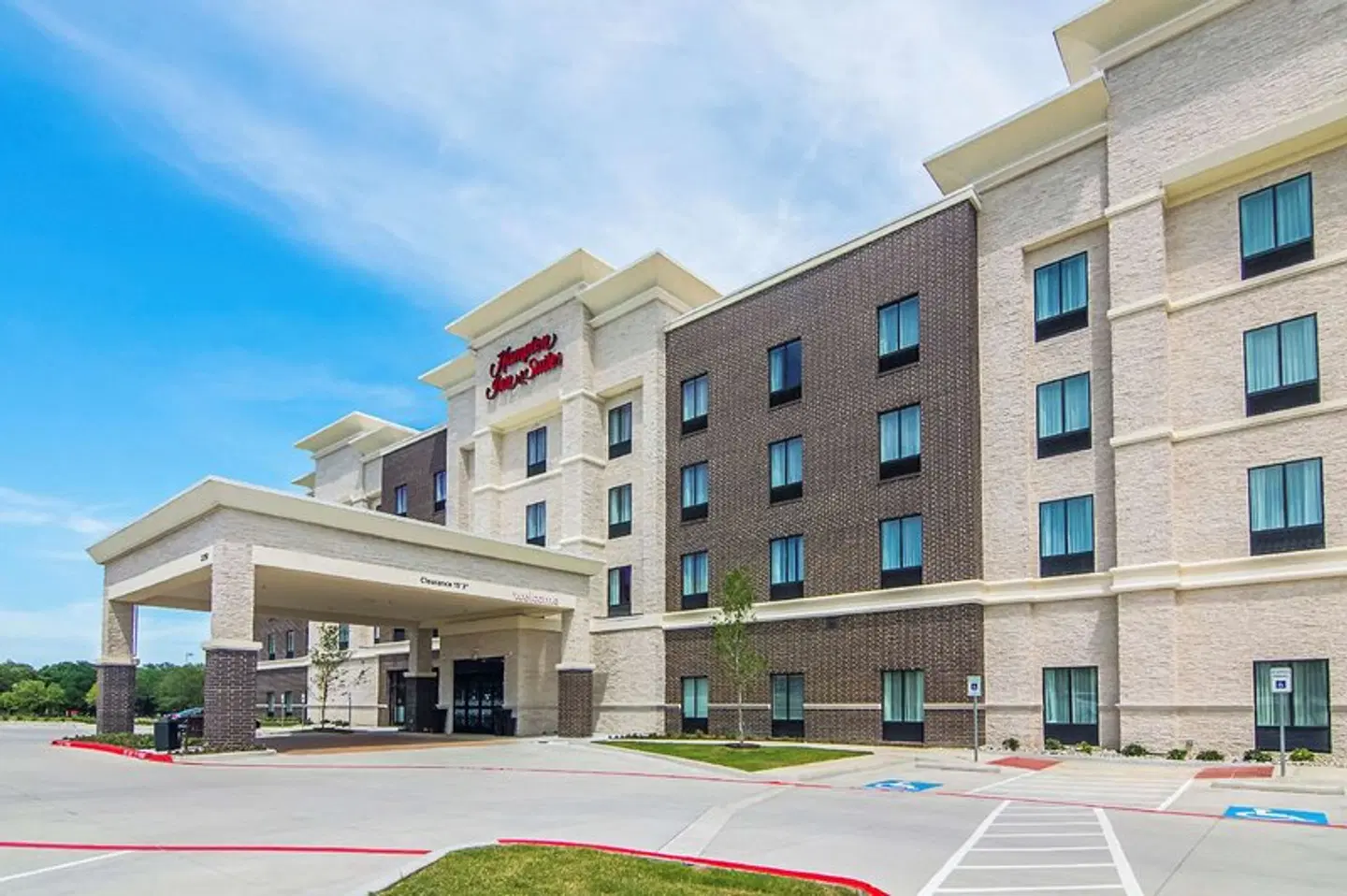 Hampton Inn & Suites Dallas/Richardson EXTERIOR