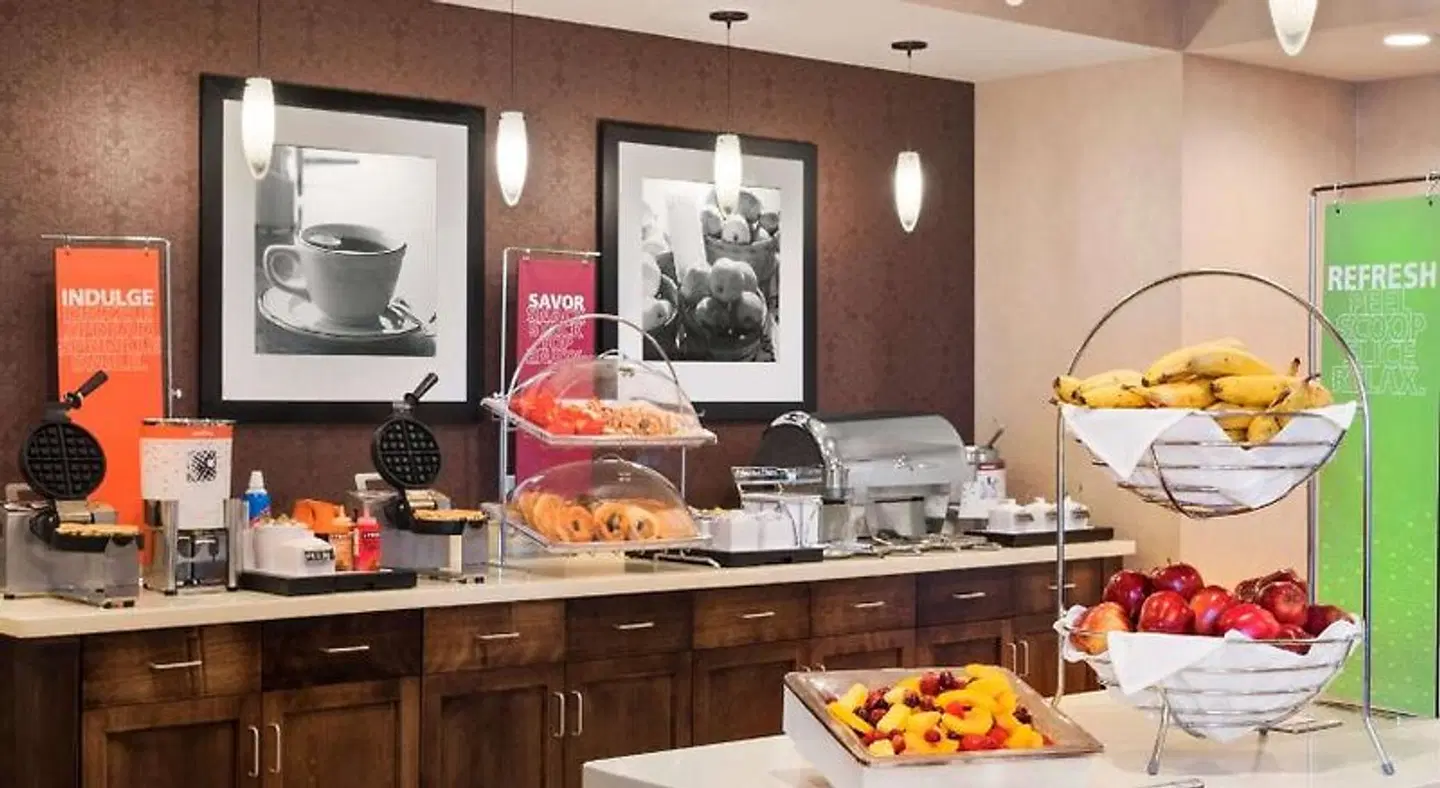 Hampton Inn Lincoln Airport Restaurant