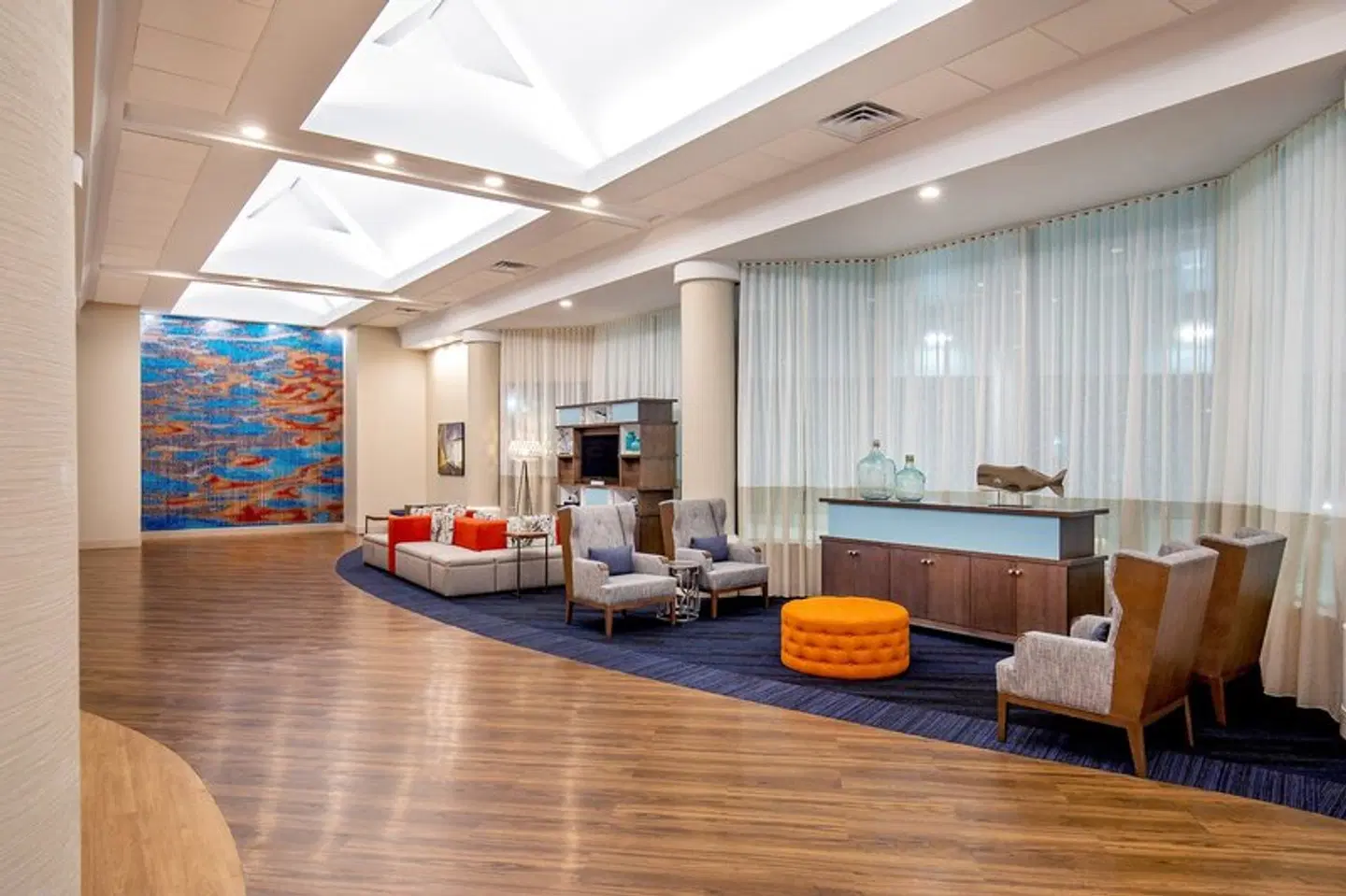 Holiday Inn Newport News - Hampton by IHG LOUNGE_LOBBY