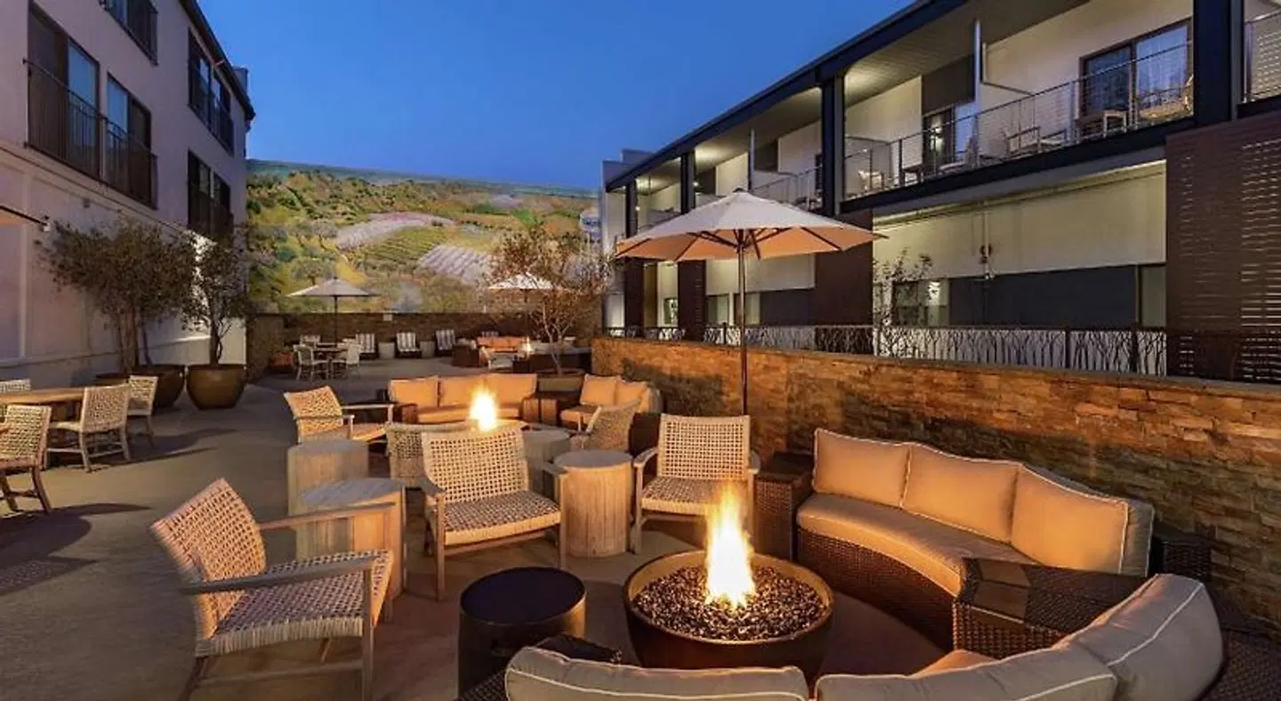 Hilton Garden Inn Davis Downtown Terrasse