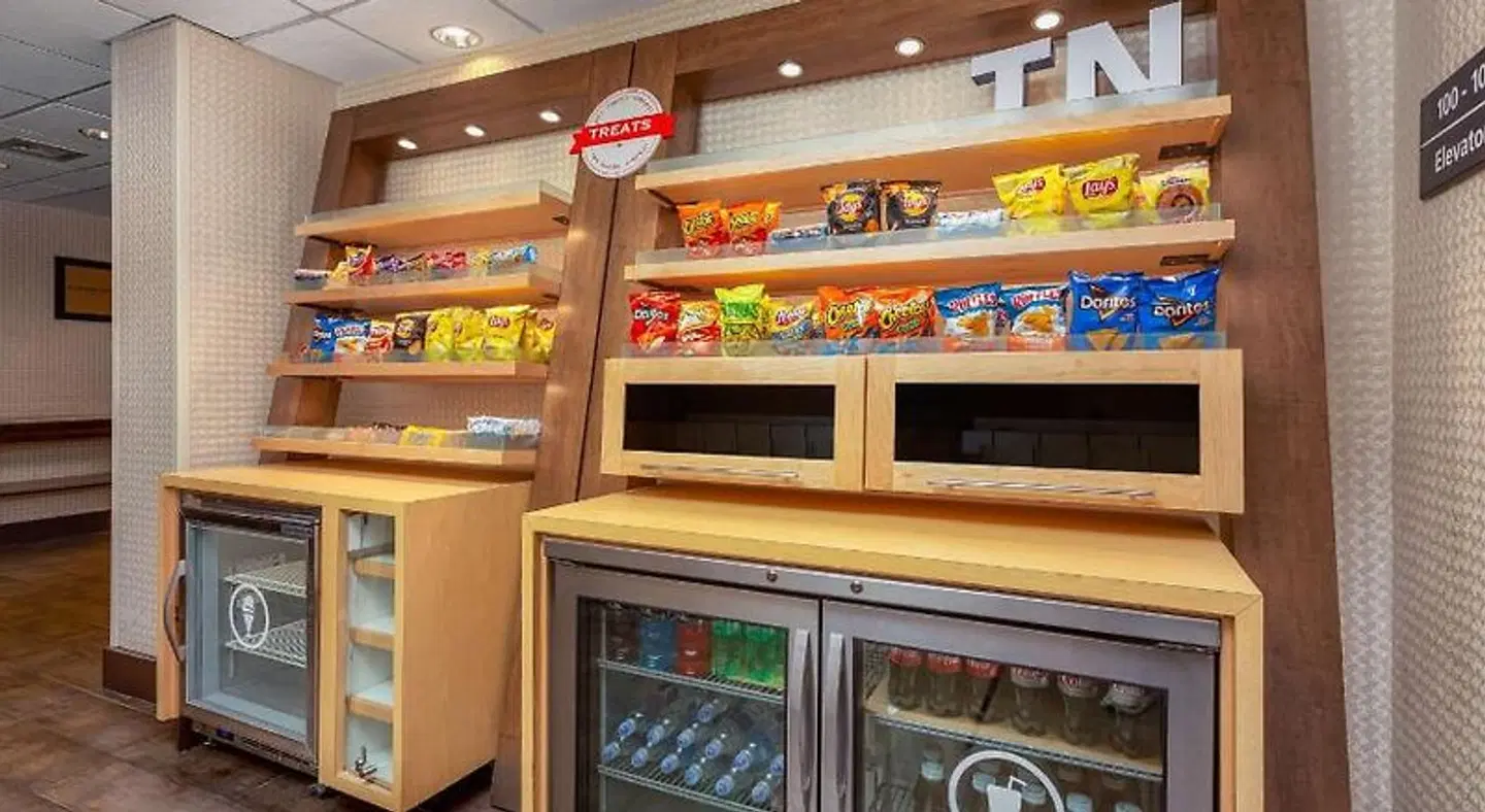 Hampton Inn Bristol Bar