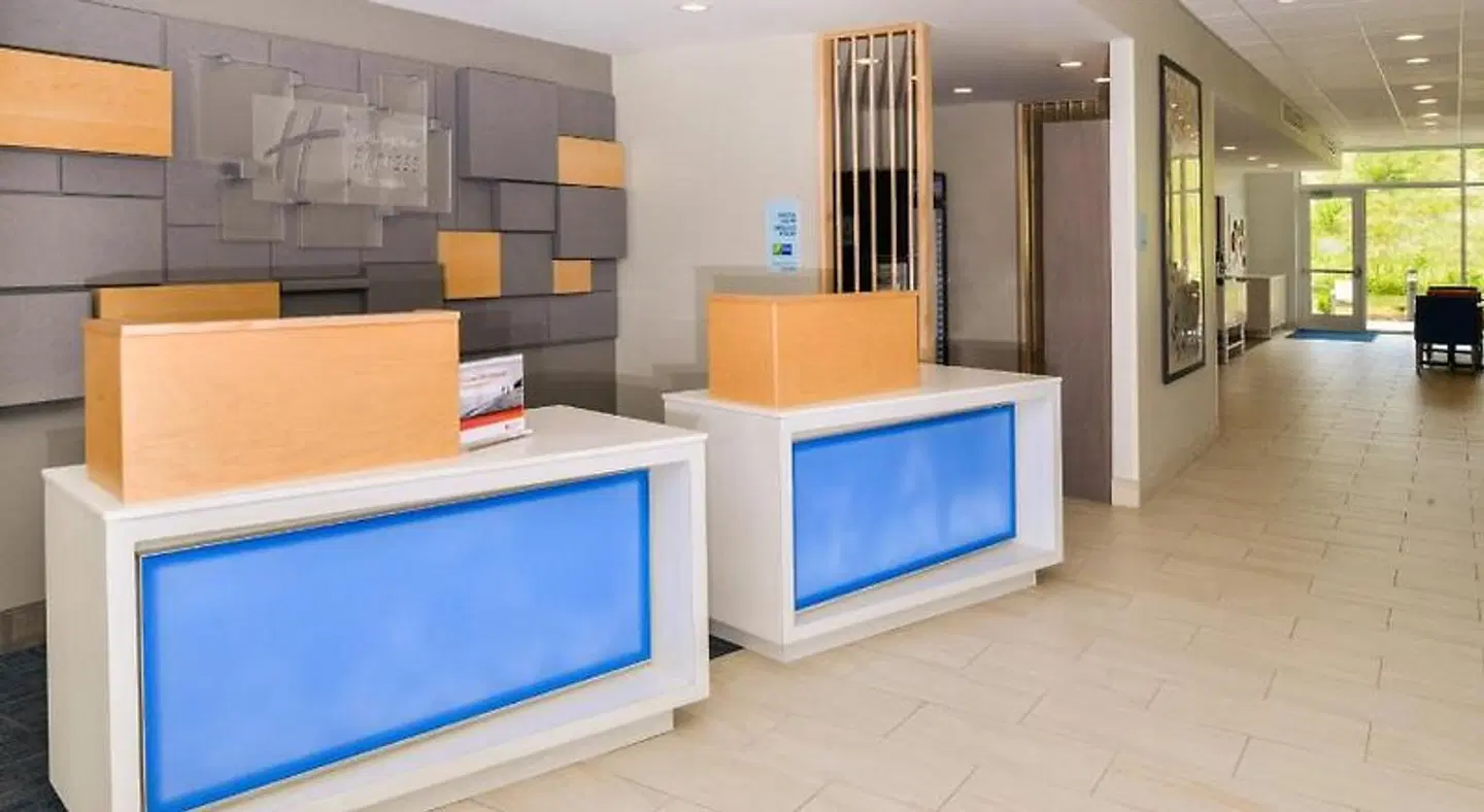 Holiday Inn Express & Suites Salem by IHG LOUNGE_LOBBY