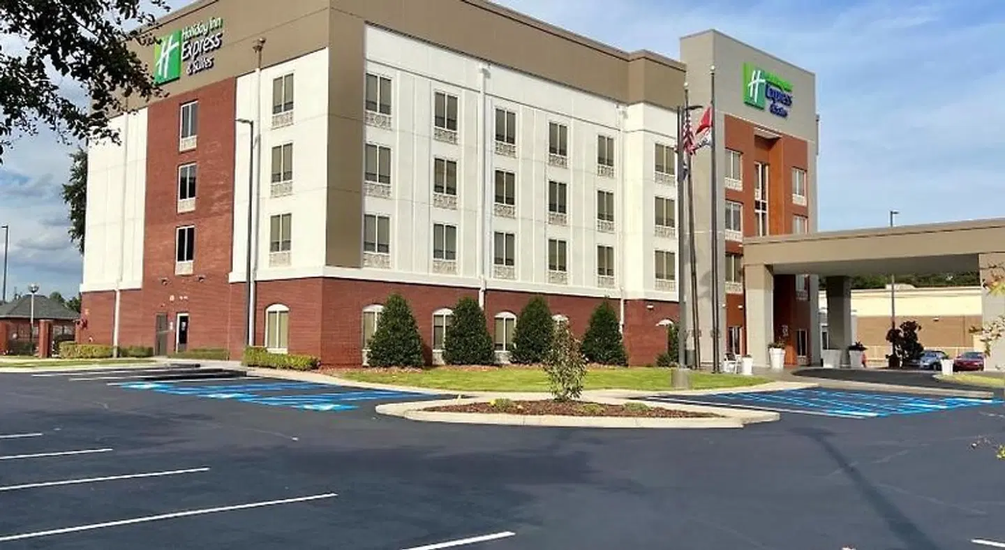 Holiday Inn Express and Suites Tuscaloosa Universi EXTERIOR