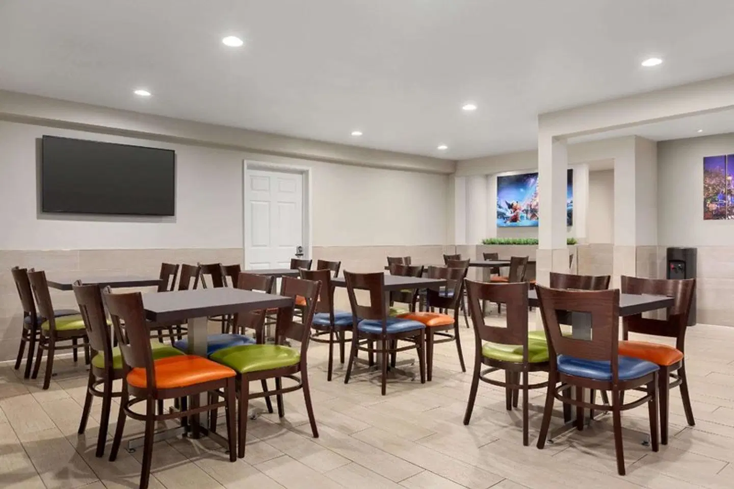 Days Inn & Suites by Wyndham Anaheim At Disneyland Park Restaurant